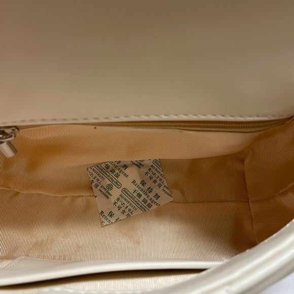 Chic Cream Quilted Shoulder Bag - Picture 2 of 3